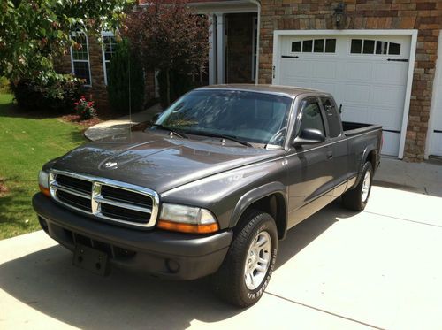 2004 dodge dakota sxt, beautiful!!