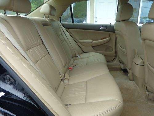 2004 Honda Accord EX Sedan 4-Door 3.0L, image 11