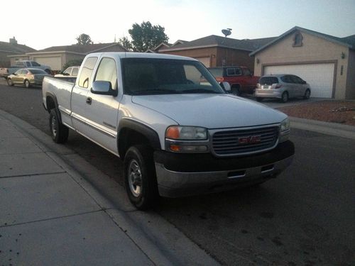 White  gmc sierra  2500 2 wheel drive great truck ac power 5.7 vortex chevy