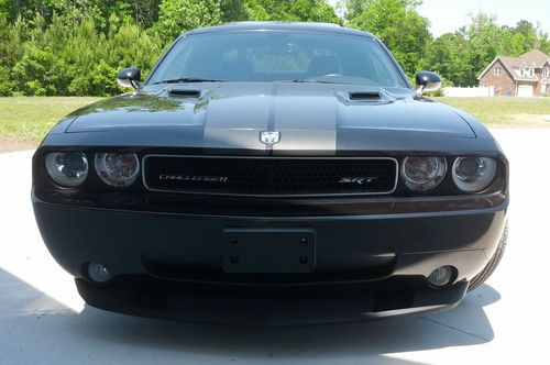 2009 dodge challenger srt8 coupe 2-door 6.1l