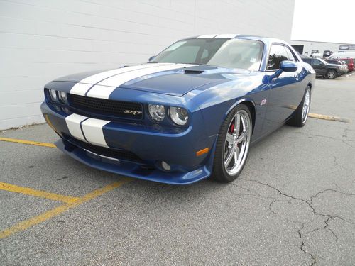 2011 dodge challenger srt8 coupe 2-door 6.4l