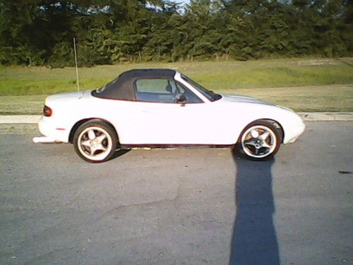 Classic 1990 mazda miata base convertible 2-door 1.6l no reserve