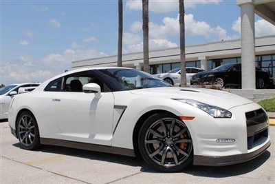 2013 nissan gt-r premium / pearl white / pristine / 3k / call greg 727-698-5544