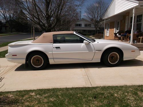 1991 pontiac firebird base convertible 2-door 5.0l