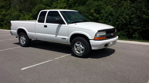 2001 chevrolet s10 extended cab ls 4x4, no rust, 2nd owner, no reserve