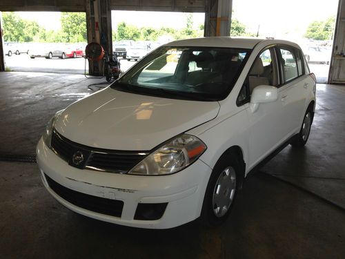 2008 nissan versa s hatchback 4-door 1.8l