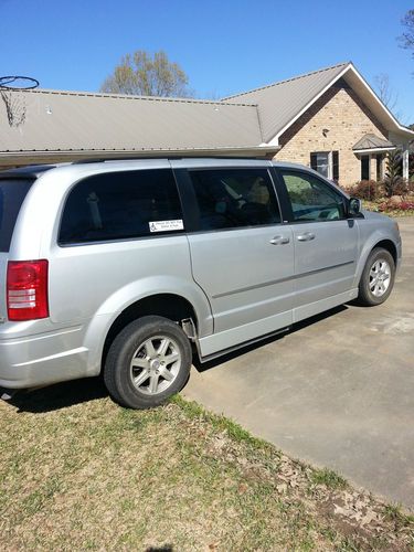 2010 chrysler town and country handicap van