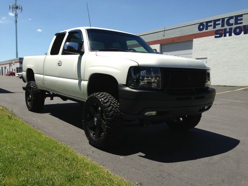 2001 chevy silverado 2500hd over 11k invested into last month!!! custom custom!!