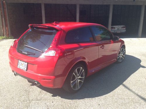 Beautiful red 2008 volvo c30 - super low miles!