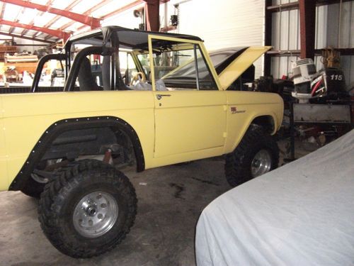 Old school 66 bronco nice v8 auto