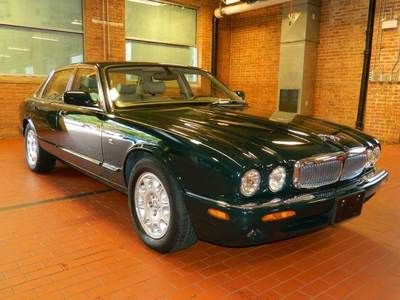 No reserve! xj8 sedan 4d leather  air conditioning cassette