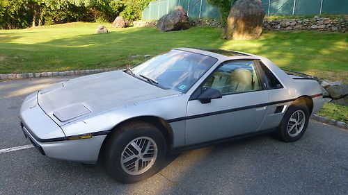 1984 pontiac fiero se coupe 2-door 2.5l