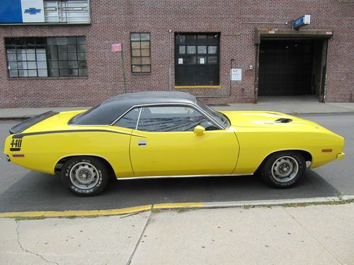 1970 plymouth cuda 440 6 pack banana yellow pistol grip!