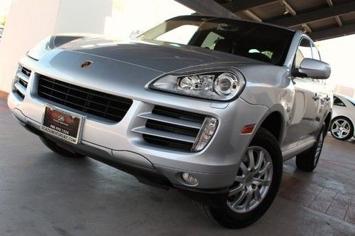 2009 porsche cayenne v6. preferred pkg. nav. loaded. silver/black. clean carfax.