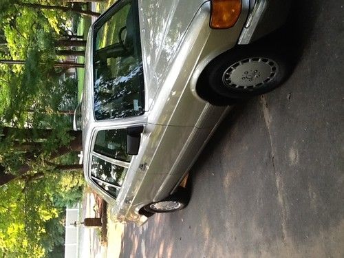 1991 Mercedes-Benz 420SEL Base Sedan 4-Door 4.2L, image 4