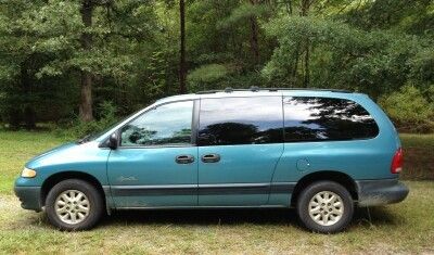 1998 plymouth grand voyager se 3.3l runs strong needs radiator body &amp; tires good