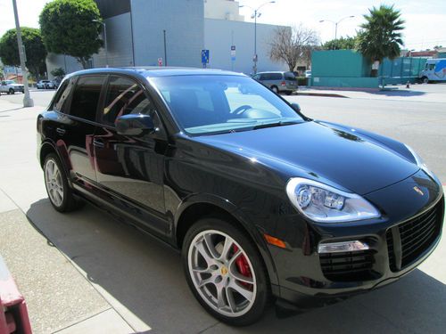 Porsche cayenne gts - 1 owner, jet black + black leather/alcantara, pcm + nav