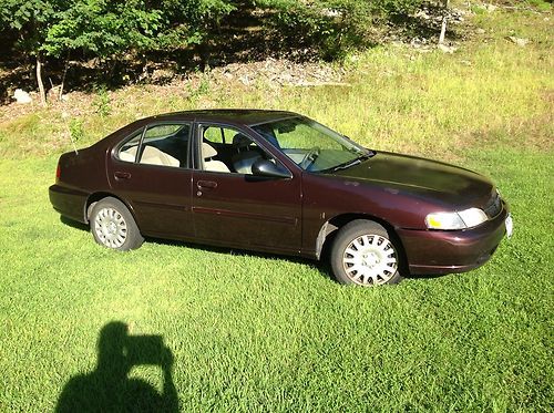 1998 nissan altima gxe sedan 4-door 2.4l