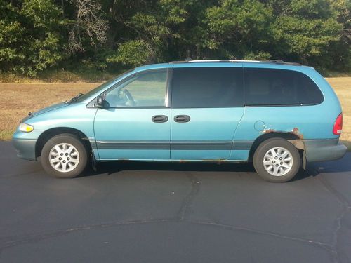 1996 plymouth grand voyager se  4-door 3.3l - no reserve - runs well - look!
