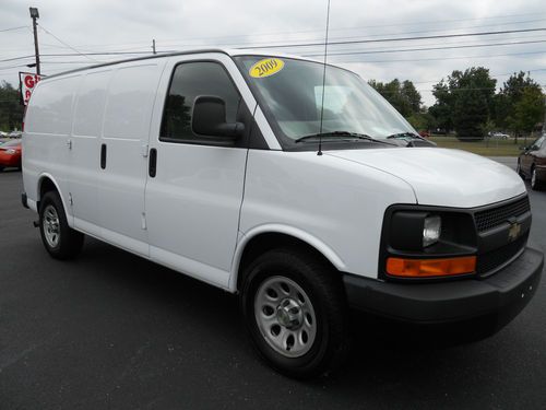 2009 chevrolet express 1500 base standard cargo van 4-door 4.3l