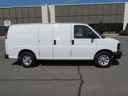 2009 chevrolet express 1500 base standard cargo van 3-door 4.3l