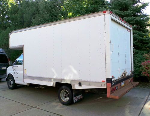2002 GMC Savana 3500 Box Truck 52K Mileage, image 2
