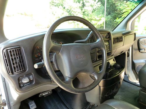 2002 GMC Savana 3500 Box Truck 52K Mileage, image 8