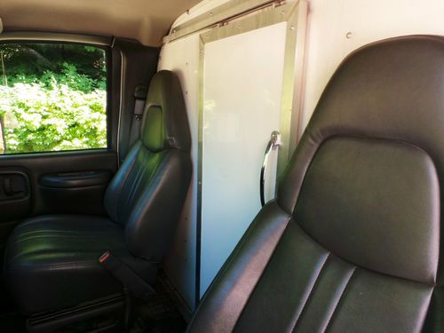 2002 GMC Savana 3500 Box Truck 52K Mileage, image 11