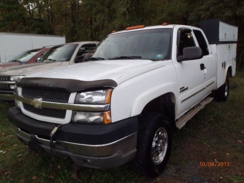 6.6 liter v-8, dura max diesel, open utility body, 4 wd, 1 owner