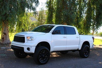 Lifted low miles flex fuel 4x4 fabtech lift with dirt logic  motometal wheels