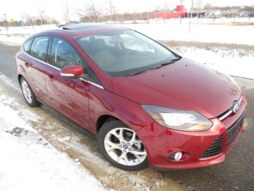 2013 ford focus titanium 2.0l/no reserve/navi/htd/sunroof/camera/salvage/rebuilt