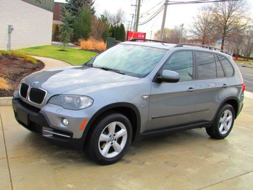 Great luxury suv ! navigation ! 4x4! serviced !  warranty ! no reserve !  08