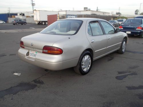 1994 Nissan Altima, NO RESERVE, image 2