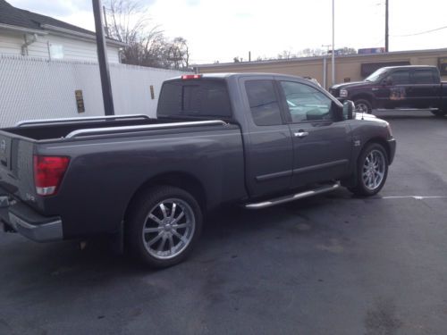 2004 nissan titan le extended cab pickup 4-door 5.6l