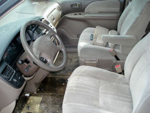 Toyota Sienna CE Minivan 2000 Metallic Green, image 8