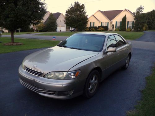 Gold 2000 lexus es300 base sedan 4-door 3.0l