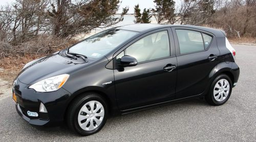 2012 toyota prius c one hatchback 4-door 11,400 miles great condition