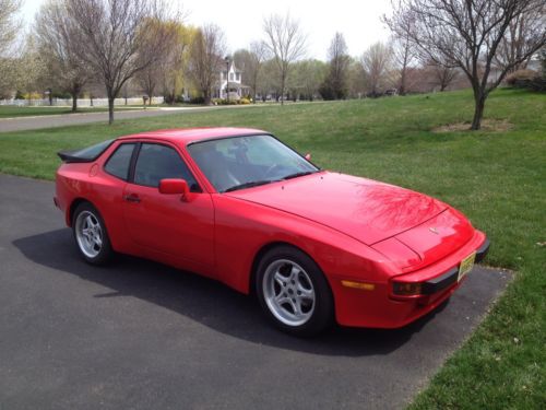 1984 porsche 944 base coupe 2-door 2.5l