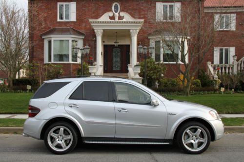 Fully loaded 503hp rear entertainment keyless go well maintained mint cond.