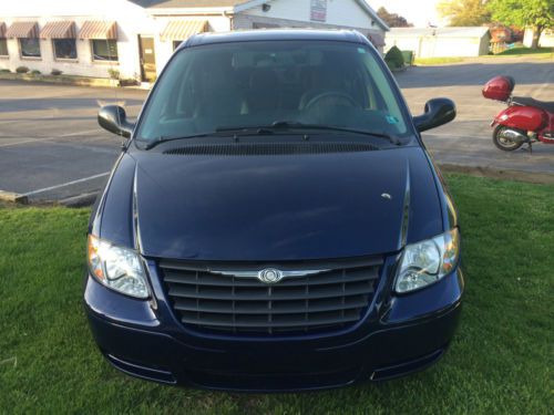 2005 Chrysler Town & Country 1 Owner, US $4,500.00, image 2