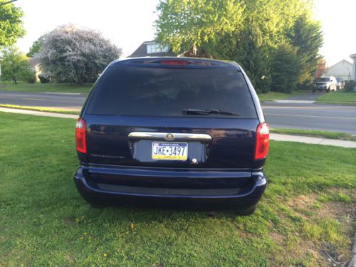 2005 Chrysler Town & Country 1 Owner, US $4,500.00, image 3
