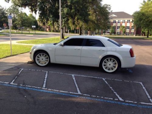 Chrysler 300 touring white on white 22s