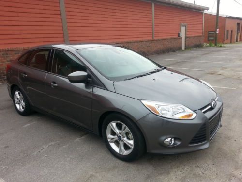 2012 ford focus se sedan 4-door 2.0l