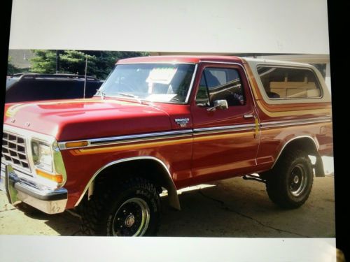 Red with stripes- 2 door bronco -4x4-ranger xlt- low miles-great interior