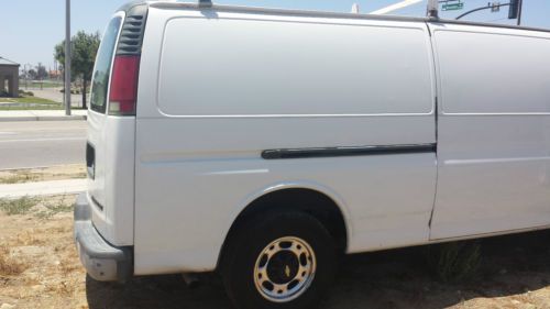 2002 chevrolet express 3500 base standard passenger van 3-door 5.7l