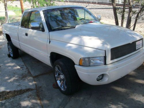 ** 97 dodge truck r2500 8.0l v10 **