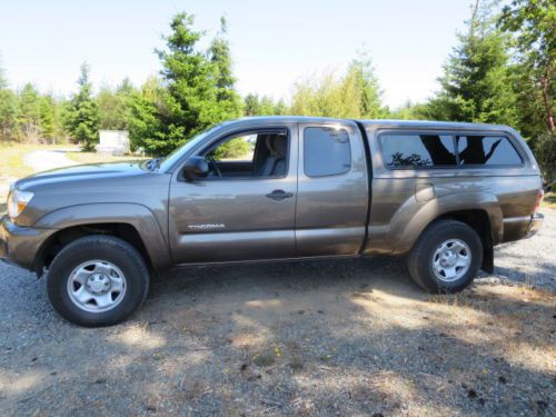 2013 toyota tacoma pre runner sr5 ext.cab 2.7l auto cap/shell xlnt! 12,500mi.