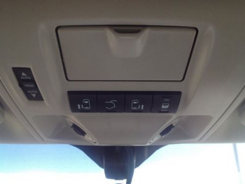 2012 chrysler town & country limited