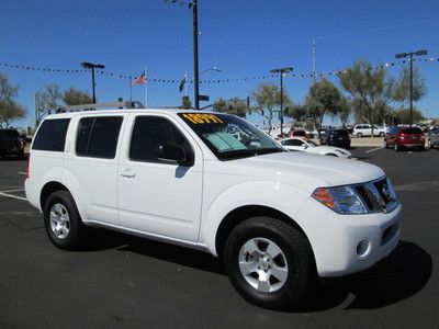 2008 white v6 automatic miles:54k 3rd row suv