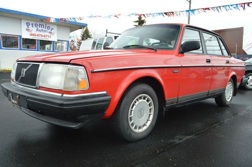 1993 volvo 240 base sedan 4-door 2.3l runs and drives excellent!!!